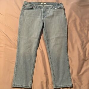 Levi size 32 light wash like new jeans